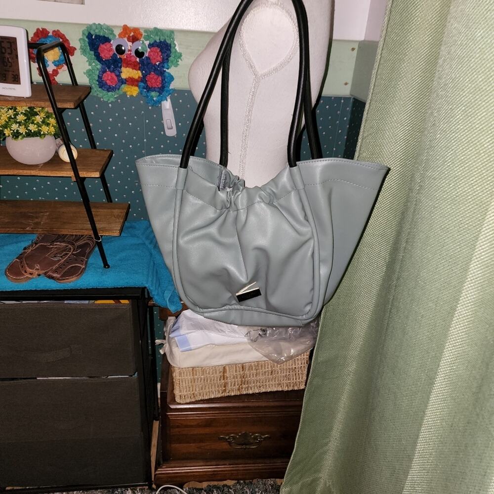 GISELLE PARIS EUC LARGE TOTE BAG *